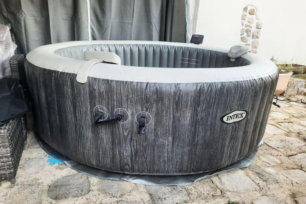Villa Confortable Avec Jacuzzi A Chevannes Chevannes  Exterior photo